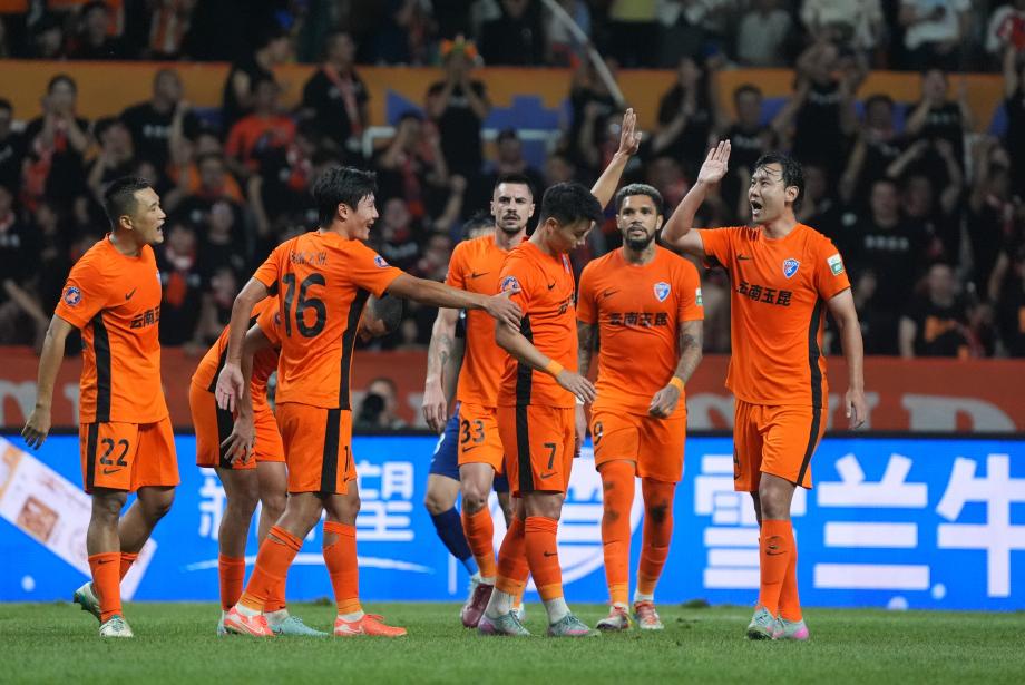 [图]罗竞破门韩子龙进球 云南玉昆投降武汉三镇